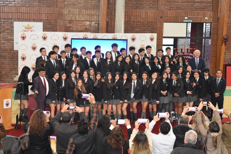 EMOTIVA Y SOLEMNE CEREMONIA DE INVESTIDURA DE LA PIOCHA CUARTOS AÑOS MEDIOS, PROMOCIÓN 2026.